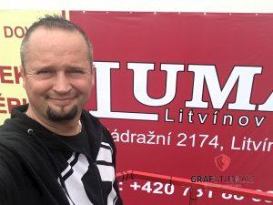Tisk plachty včetně instalace z výškové plošiny Tisk plachty včetně instalace z výškové plošiny